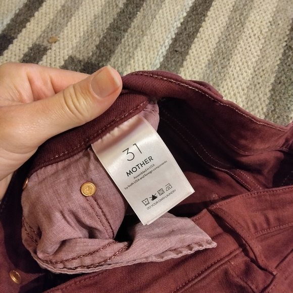 Mother High Waisted Weekender Skimp Flare Jeans in Play Date Burgundy Size 31 - Picture 7 of 12